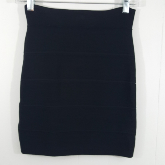 BCBG MAXAZRIA SAMONE  POWER SKIRT...💗 - Picture 4 of 5